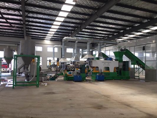 Kalite  PP Raffia Bag Granulating Plastic Recycling Machine Line 380V 50HZ Fabrika