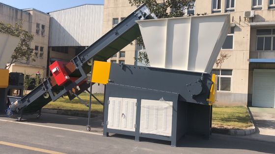PLC Sistemi 400kg / H 380V Tek Şaftlı Parçalama Makinesi