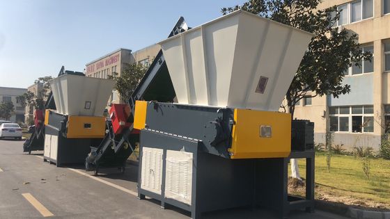 PLC Sistemi 400kg / H 380V Tek Şaftlı Parçalama Makinesi