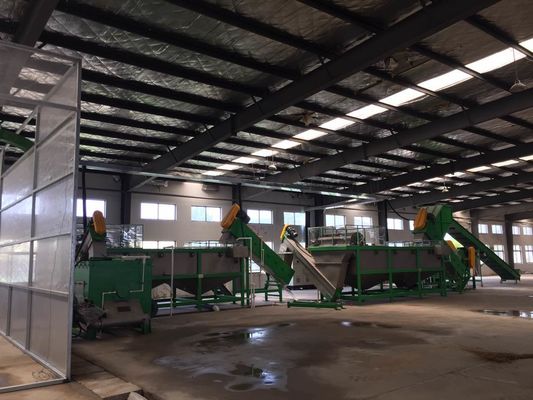 Kırma Yıkama ile 3000kg / h PET Plastik Şişe Geri Dönüşüm Makineleri