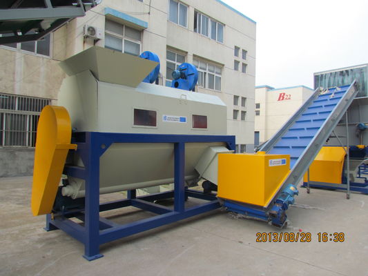 3000kg / Hr Ldpe Malçlama Filmi Plastik Geri Dönüşüm Makinası Kum / Çim Sökücü