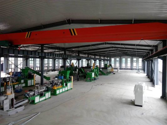 Kırma Yıkama ile 3000kg / h PET Plastik Şişe Geri Dönüşüm Makineleri