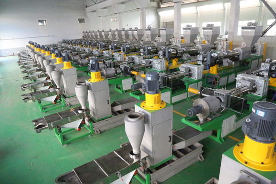 300kg / h Sert Flakes İki Aşamalı Plastik Granül Hattı