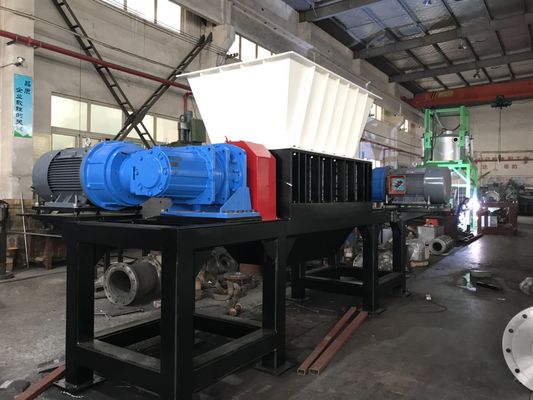 9CrSi Bıçaklı Yüksek Torklu Çift Şaftlı Parçalama Makinesi