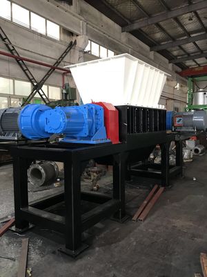 9CrSi Bıçaklı Yüksek Torklu Çift Şaftlı Parçalama Makinesi